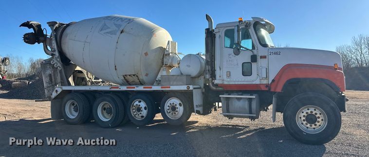 image for item DW4340 2002 International 5500i ready mix truck