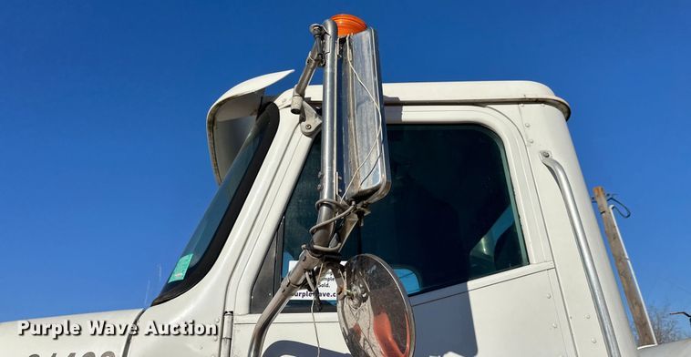 image for item DW4340 2002 International 5500i ready mix truck