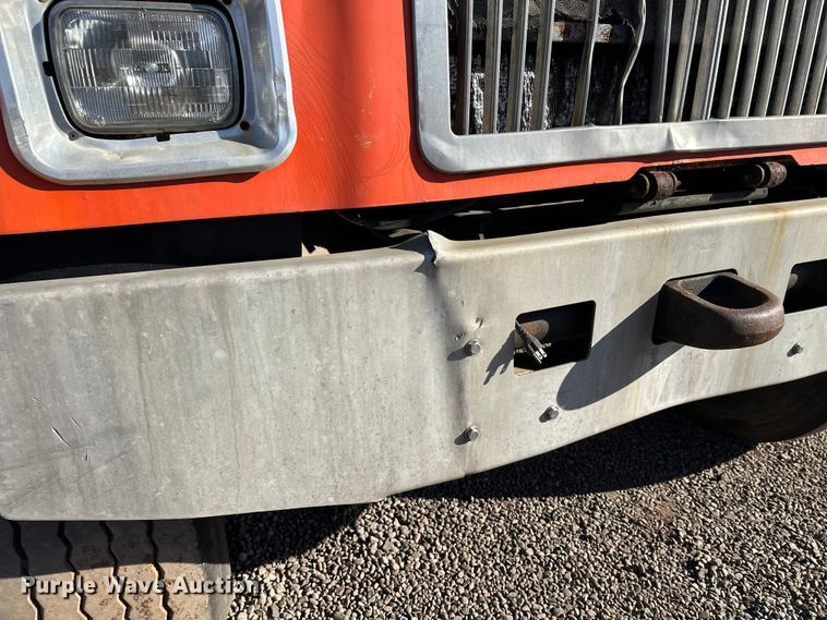 image for item DW4340 2002 International 5500i ready mix truck