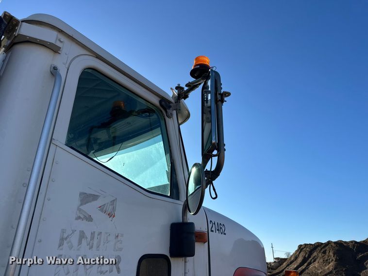 image for item DW4340 2002 International 5500i ready mix truck