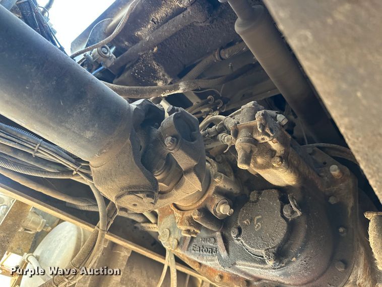 image for item DW4340 2002 International 5500i ready mix truck