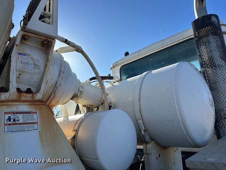 image for item DW4340 2002 International 5500i ready mix truck