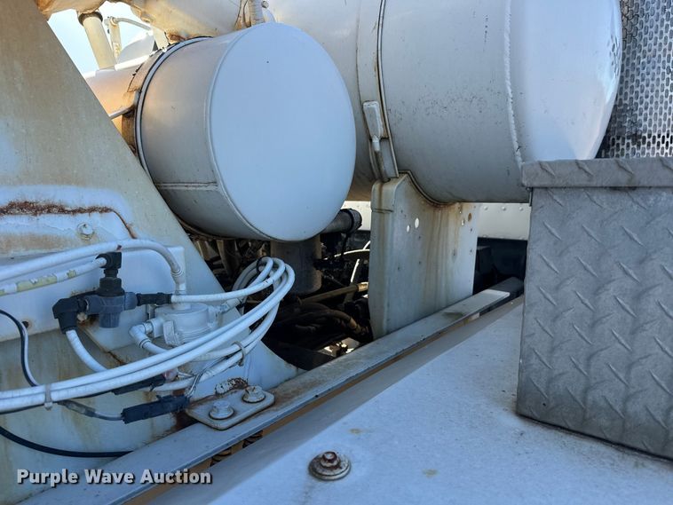 image for item DW4340 2002 International 5500i ready mix truck