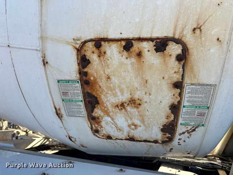 image for item DW4340 2002 International 5500i ready mix truck