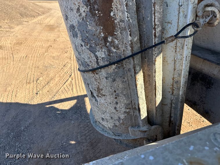 image for item DW4340 2002 International 5500i ready mix truck