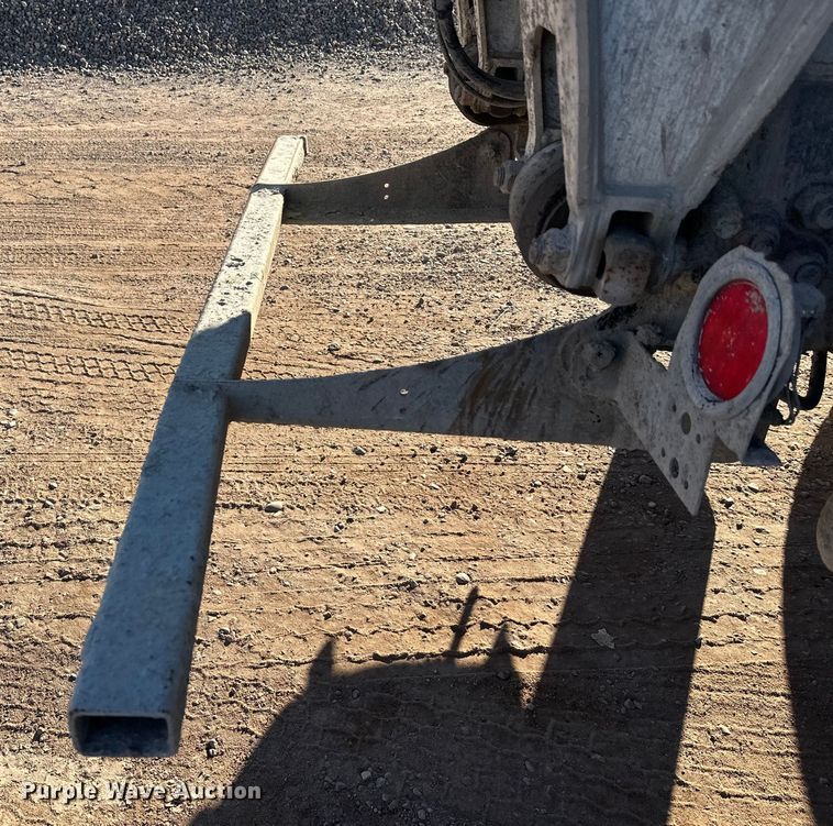 image for item DW4340 2002 International 5500i ready mix truck