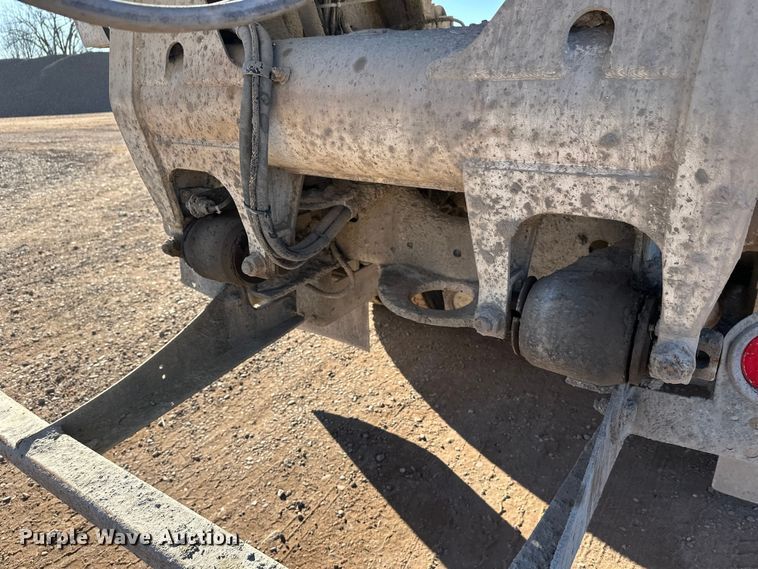 image for item DW4340 2002 International 5500i ready mix truck