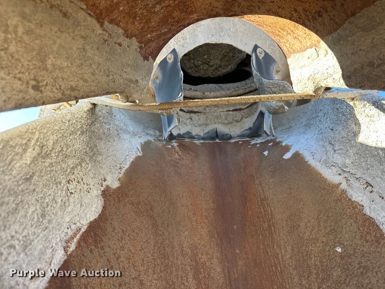 image for item DW4340 2002 International 5500i ready mix truck