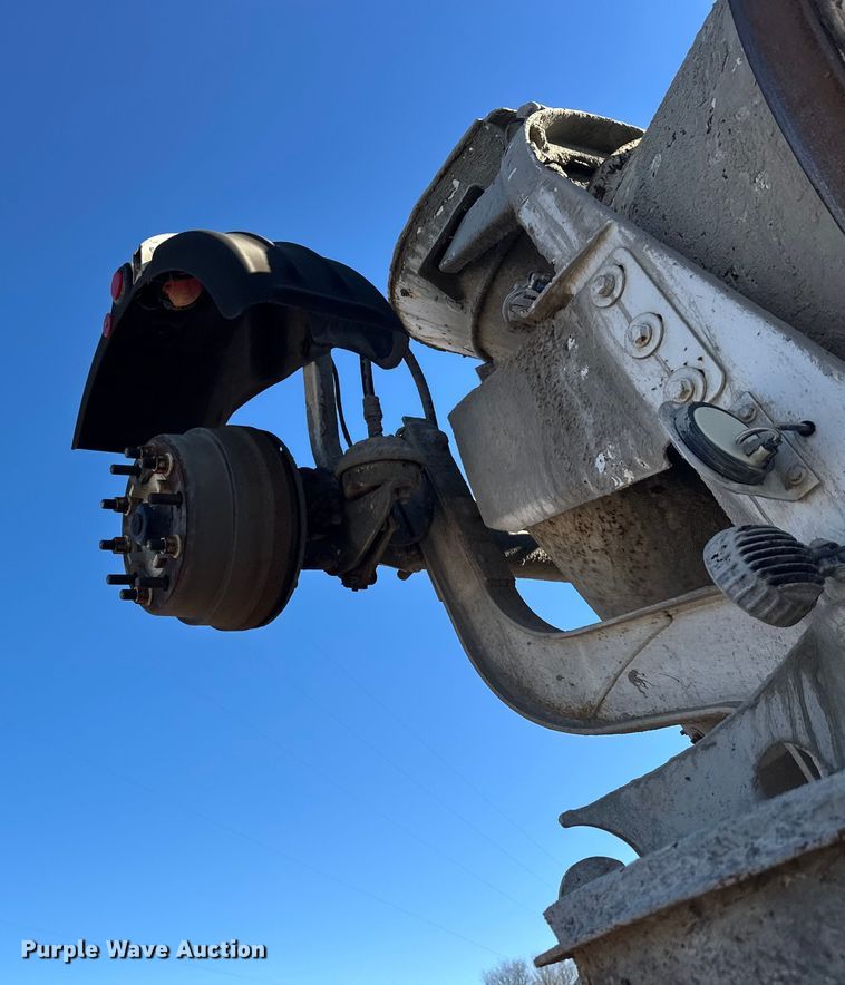 image for item DW4340 2002 International 5500i ready mix truck