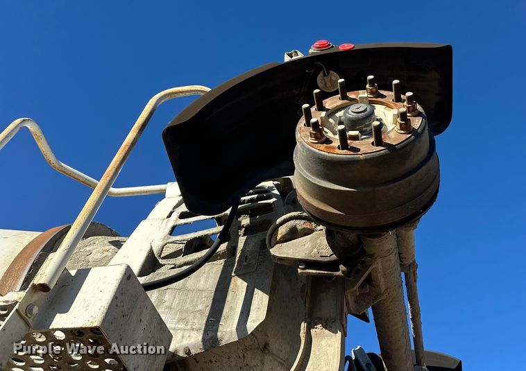 image for item DW4340 2002 International 5500i ready mix truck