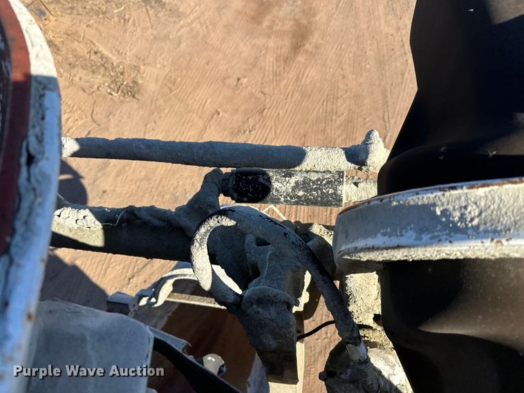 image for item DW4340 2002 International 5500i ready mix truck