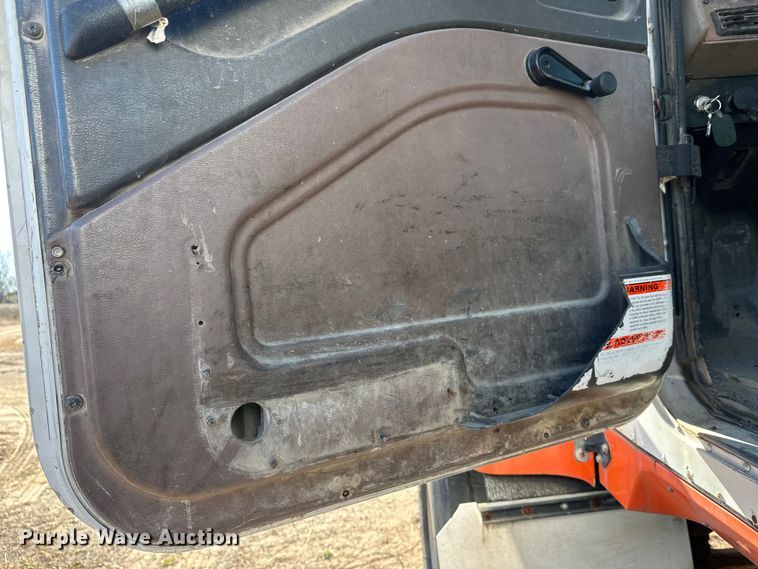 image for item DW4340 2002 International 5500i ready mix truck