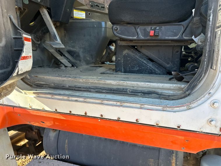 image for item DW4340 2002 International 5500i ready mix truck