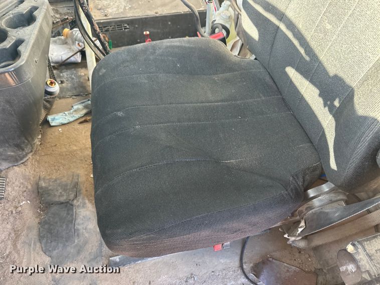 image for item DW4340 2002 International 5500i ready mix truck