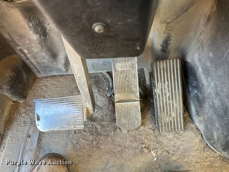 image for item DW4340 2002 International 5500i ready mix truck