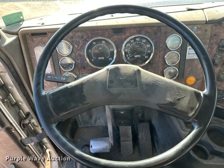 image for item DW4340 2002 International 5500i ready mix truck