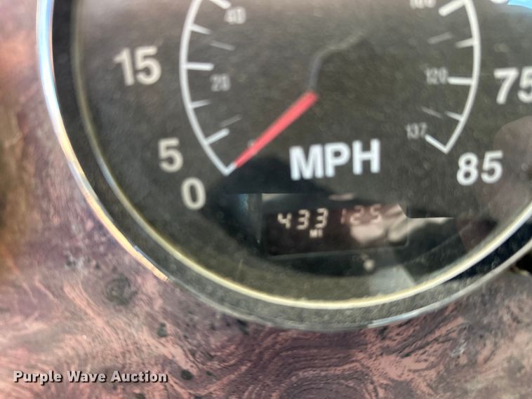 image for item DW4340 2002 International 5500i ready mix truck