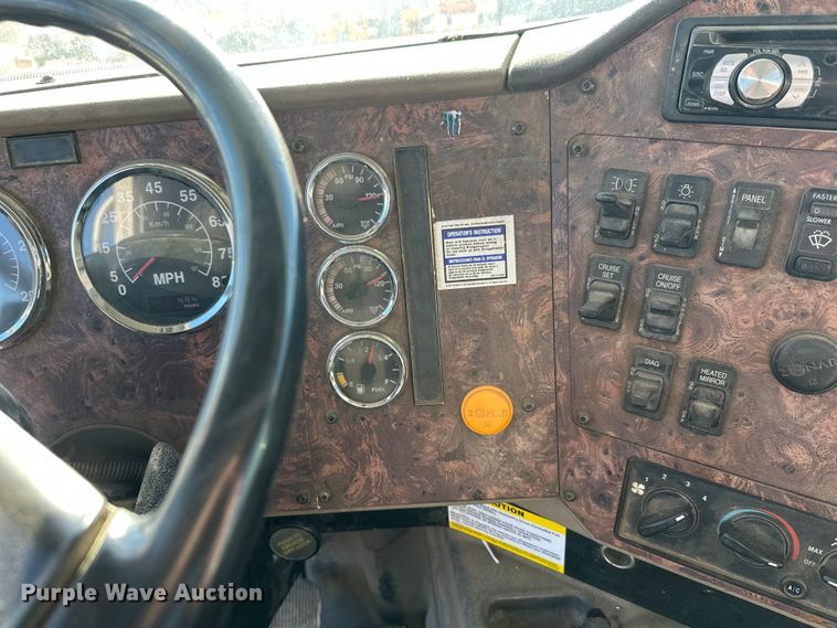 image for item DW4340 2002 International 5500i ready mix truck