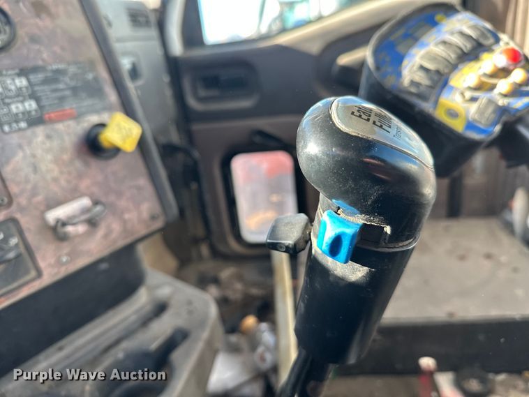 image for item DW4340 2002 International 5500i ready mix truck