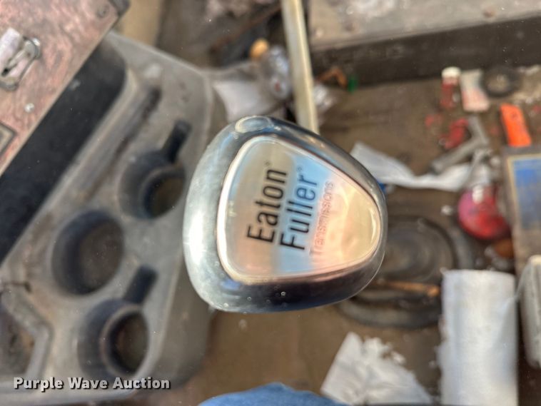 image for item DW4340 2002 International 5500i ready mix truck