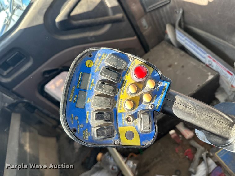 image for item DW4340 2002 International 5500i ready mix truck