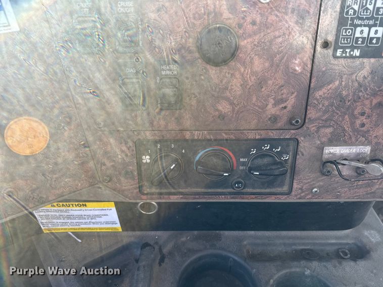 image for item DW4340 2002 International 5500i ready mix truck