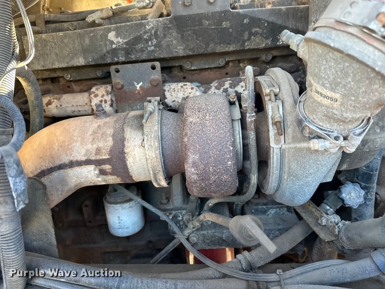 image for item DW4340 2002 International 5500i ready mix truck