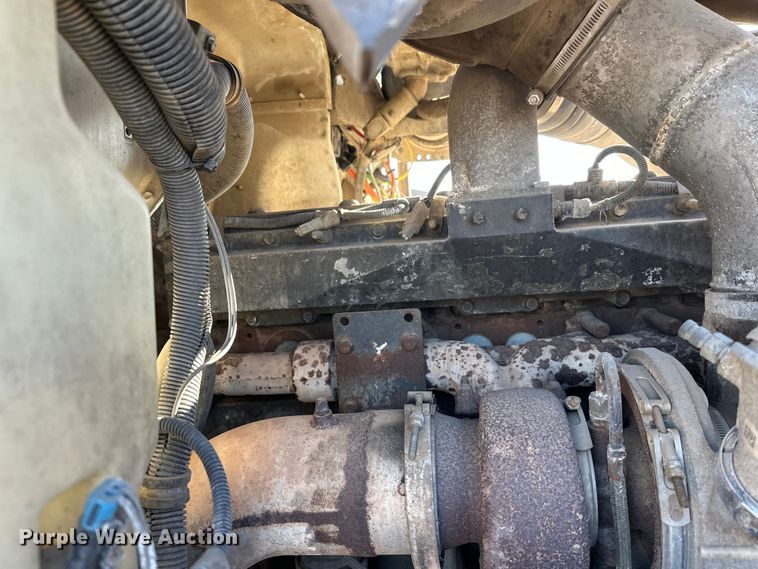 image for item DW4340 2002 International 5500i ready mix truck