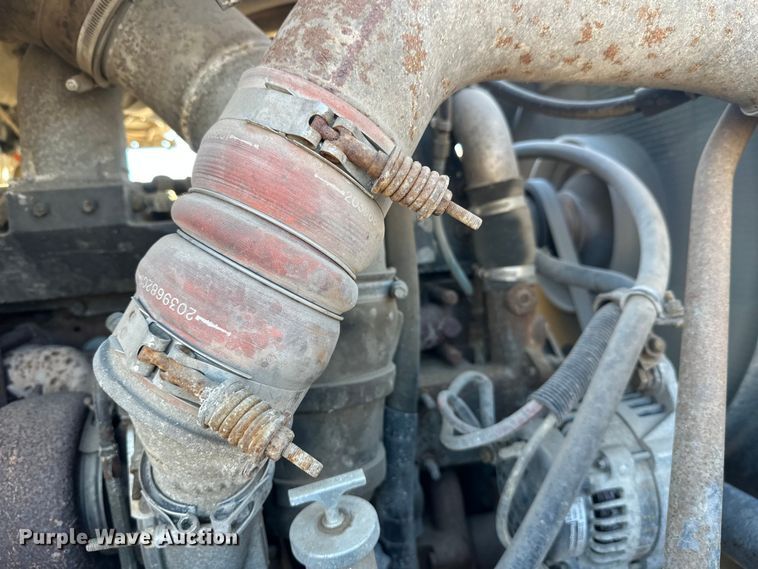 image for item DW4340 2002 International 5500i ready mix truck