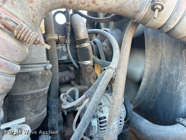 image for item DW4340 2002 International 5500i ready mix truck