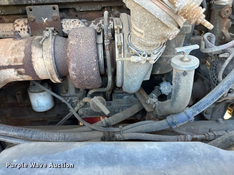 image for item DW4340 2002 International 5500i ready mix truck