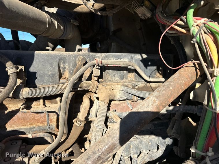 image for item DW4340 2002 International 5500i ready mix truck