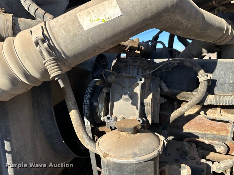 image for item DW4340 2002 International 5500i ready mix truck