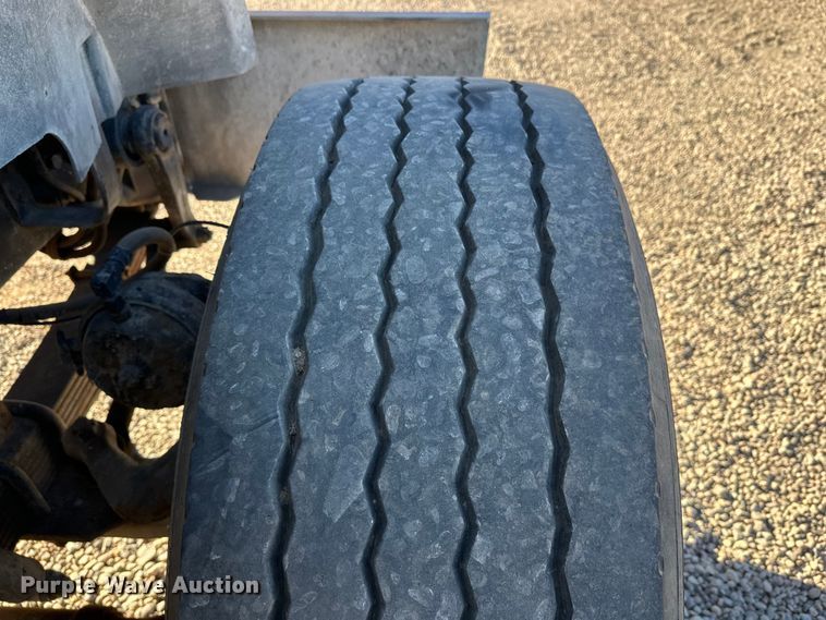 image for item DW4340 2002 International 5500i ready mix truck