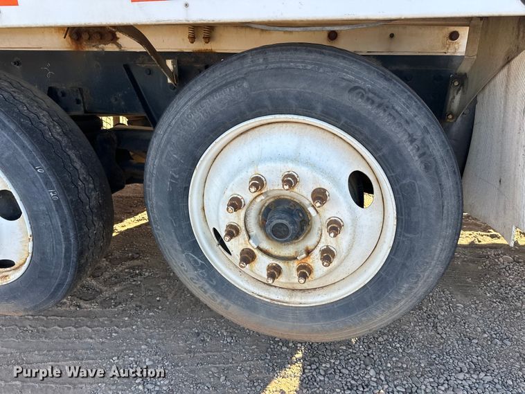 image for item DW4340 2002 International 5500i ready mix truck