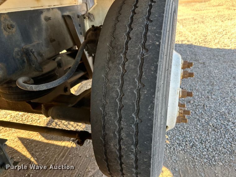 image for item DW4340 2002 International 5500i ready mix truck