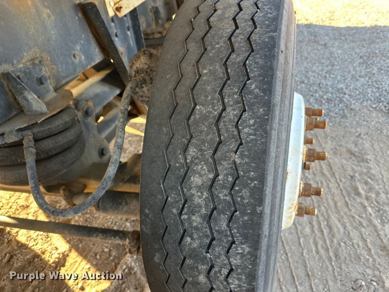 image for item DW4340 2002 International 5500i ready mix truck