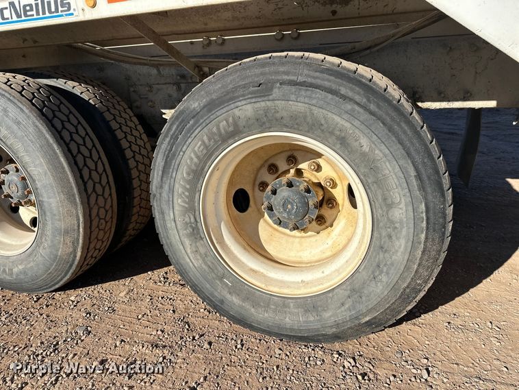 image for item DW4340 2002 International 5500i ready mix truck