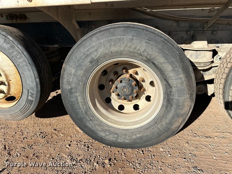 image for item DW4340 2002 International 5500i ready mix truck