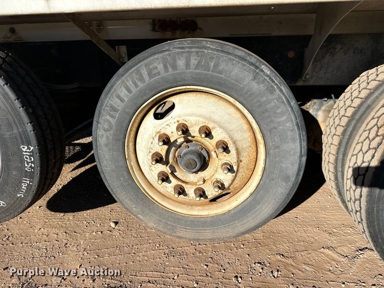 image for item DW4340 2002 International 5500i ready mix truck