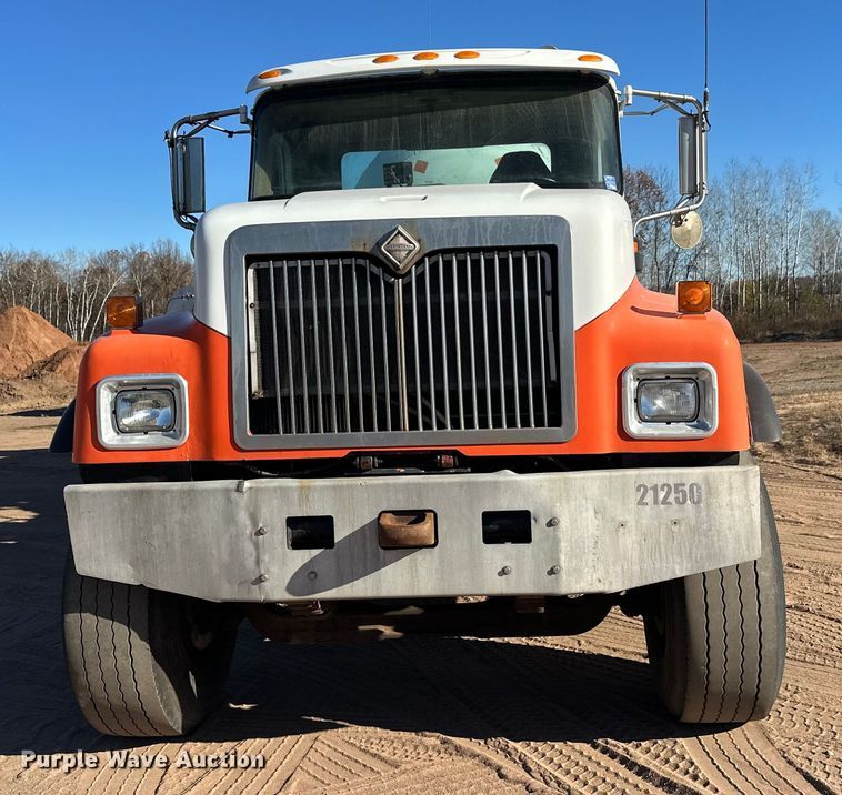 image for item DW4341 2004 International 5500i ready mix truck