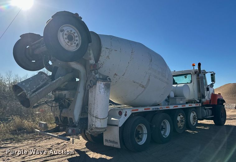 image for item DW4341 2004 International 5500i ready mix truck