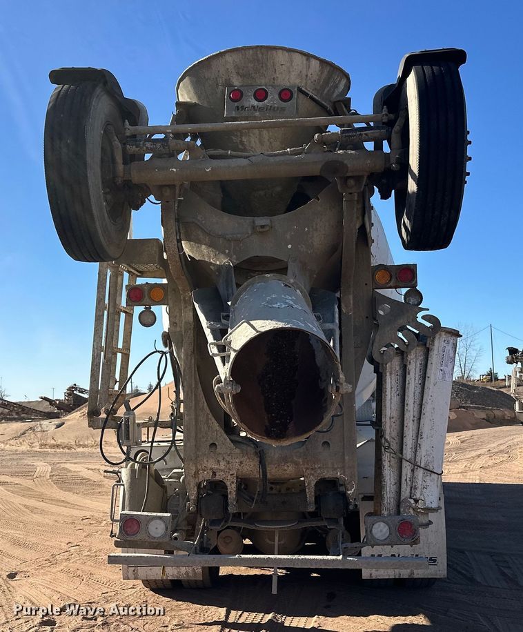 image for item DW4341 2004 International 5500i ready mix truck