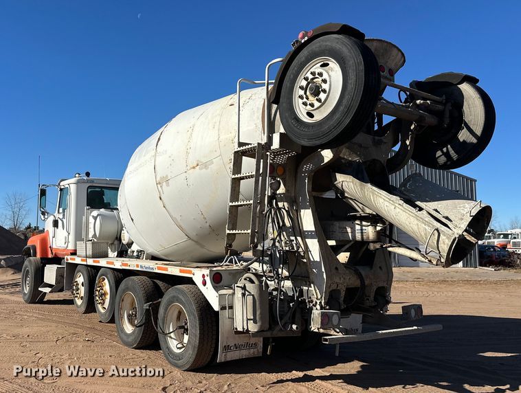 image for item DW4341 2004 International 5500i ready mix truck