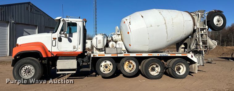 image for item DW4341 2004 International 5500i ready mix truck