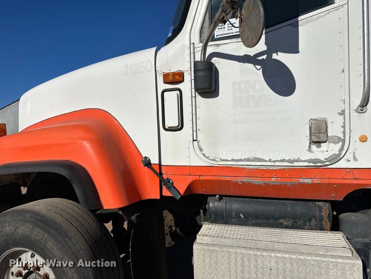 image for item DW4341 2004 International 5500i ready mix truck