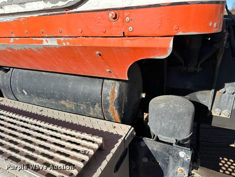 image for item DW4341 2004 International 5500i ready mix truck