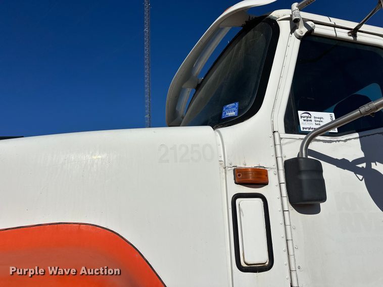 image for item DW4341 2004 International 5500i ready mix truck