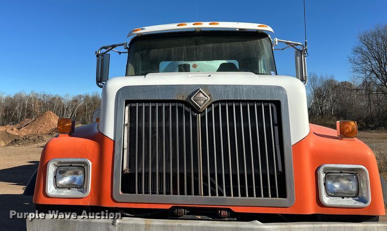 image for item DW4341 2004 International 5500i ready mix truck