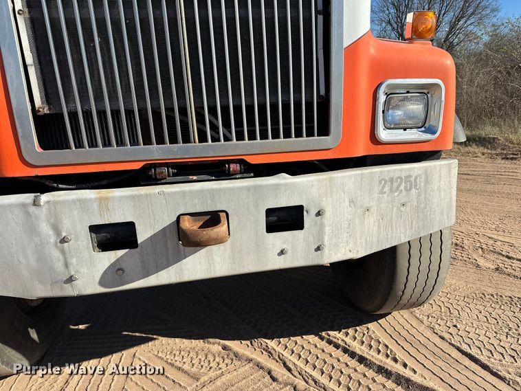 image for item DW4341 2004 International 5500i ready mix truck